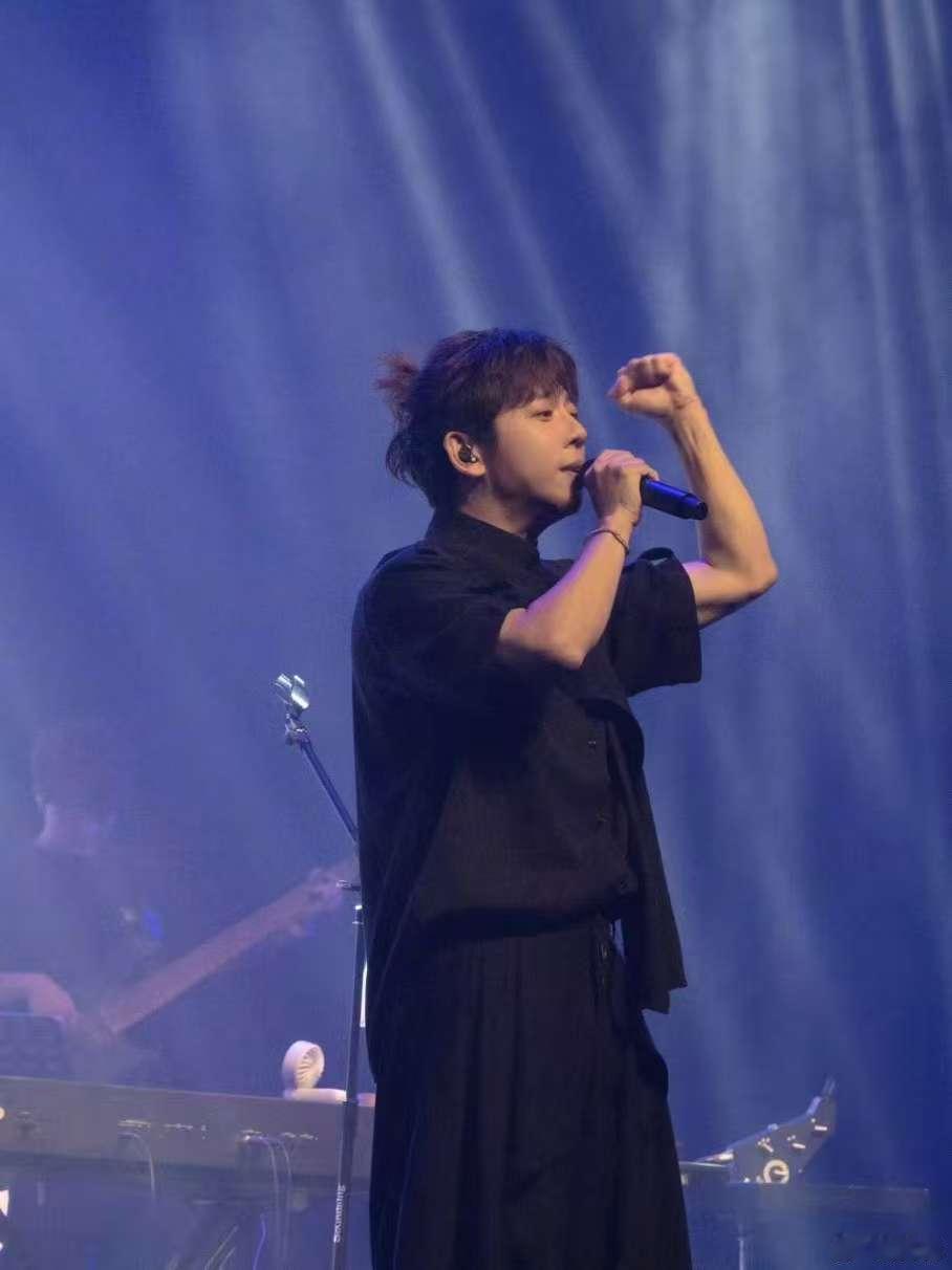 胡海泉被歌手淘汰歌手2026局势发生意外转变，胡海泉遗憾落选串讲，轻松拿下首个被