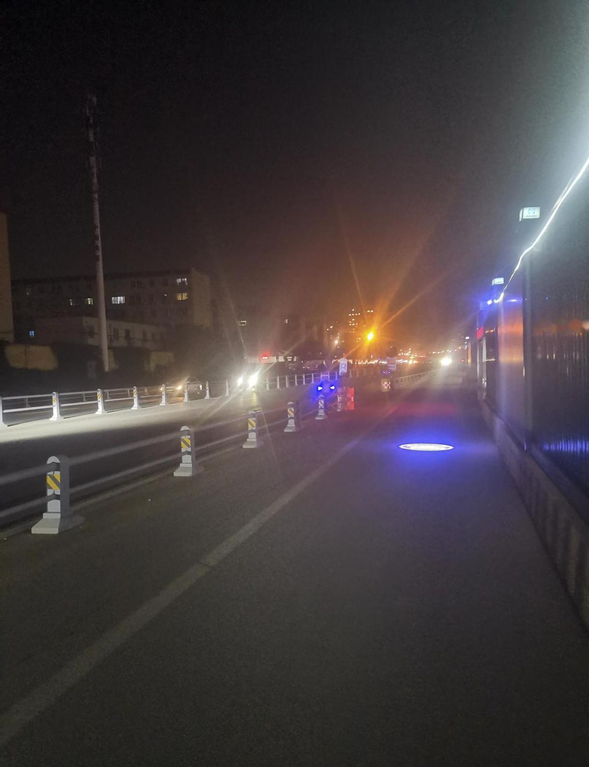 跑七公里回家，朋友圈步数从329冲到45，真不是炫，是腿快废了。
脚底发烫，喘得