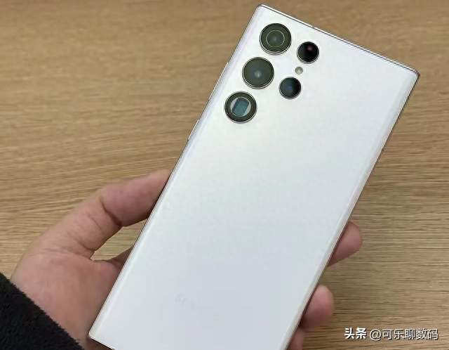曾经万元机皇跌到两千多！三星S22 Ultra放到今天到底能不能入手