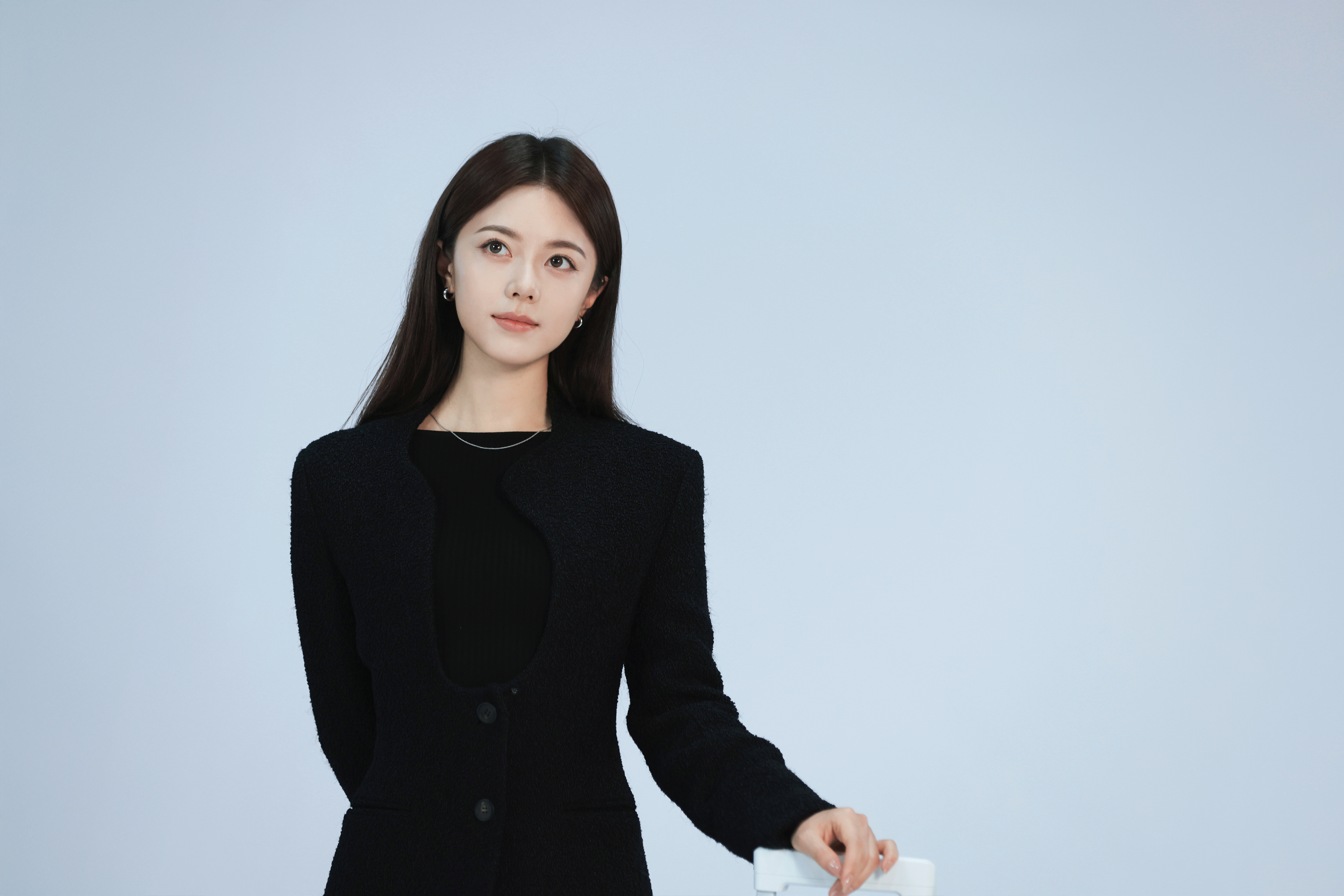 赵今麦如果演女白领应该就长这样，适合吗？ ​​​