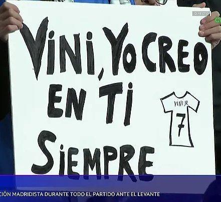 现场的一位球迷：“Vini，我永远相信你。”🤍欧冠联赛 皇马vs摩纳哥 hal