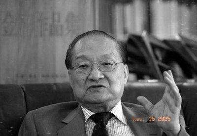 1963年，金庸嘲讽中国造原子弹：“花钱造原子弹有什么用啊，百姓都没饭吃了，有这