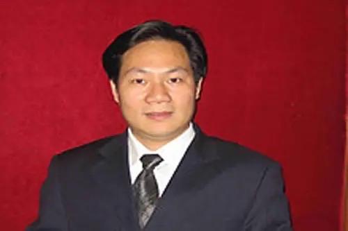 这个老板很厉害，他是江西抚州人，美食家，抖音网红企业家，他叫胡连荣。

他是荣誉