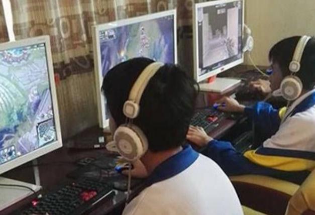 孩子为啥沉迷游戏，现在有好多孩子抱着手机、平板玩游戏就停不下来，根本不受外界的干