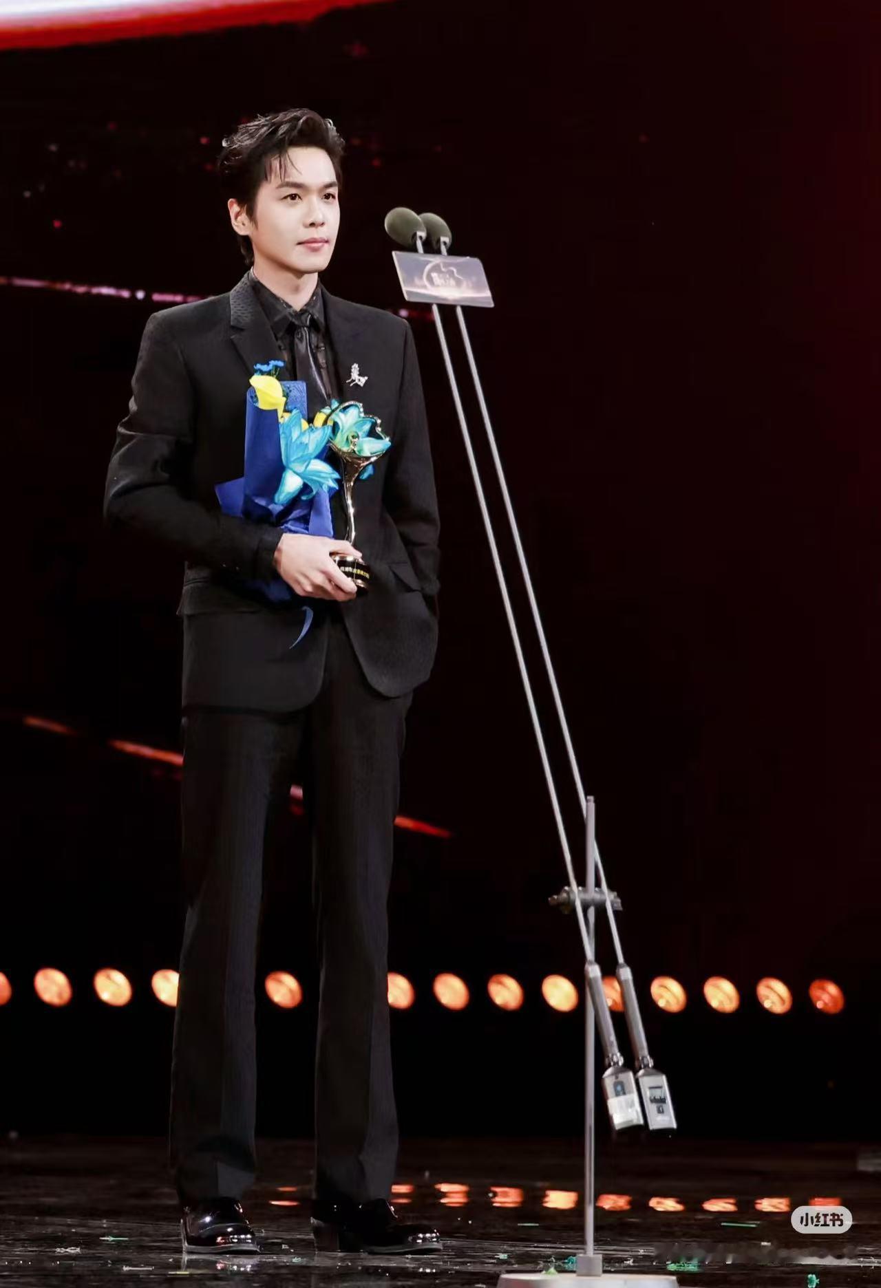 张若昀目前路人缘很好，而且大鹏也未必不演吧 