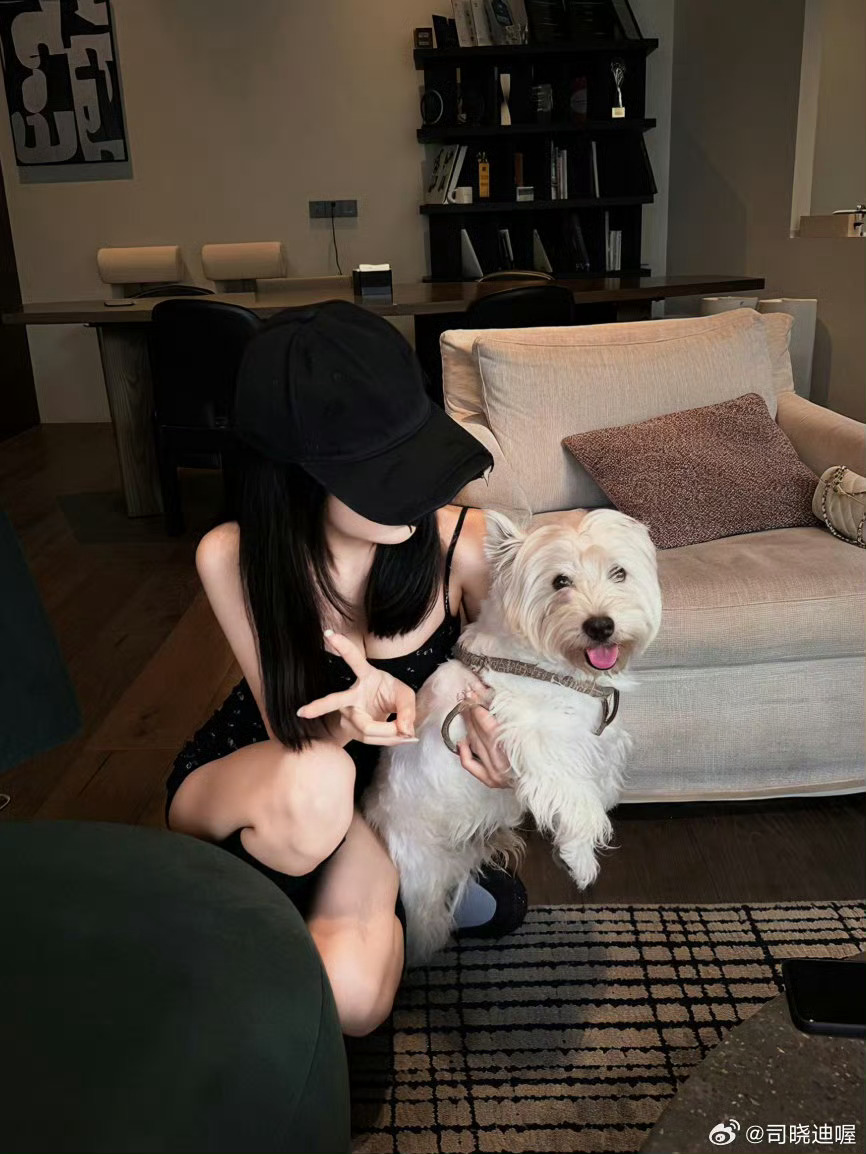 司晓迪说自己选男人一般司晓迪就是很美啊肤白貌美大长腿 确实选男人一般啊人家说的实
