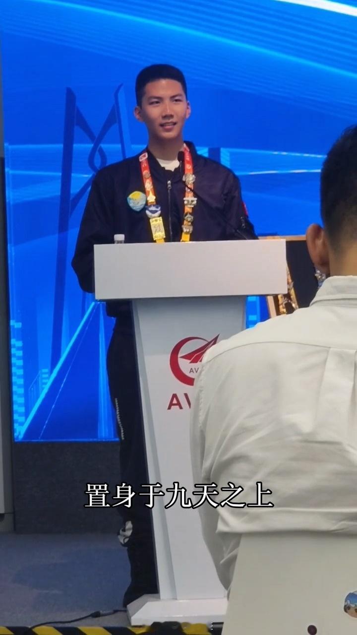 胡军儿子康康航展发言  康康航展发言 老干部发言，稳[ok] 
