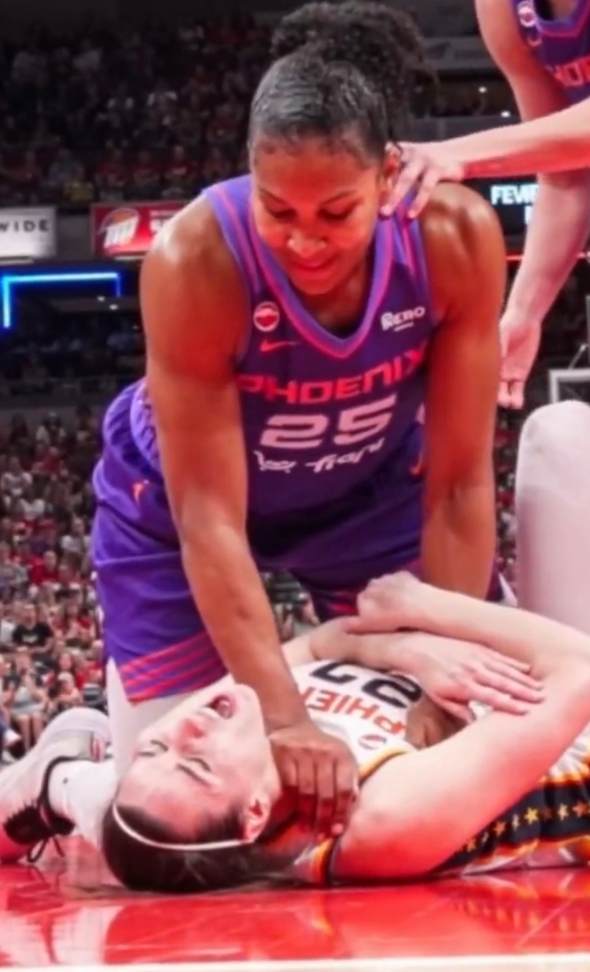 WNBA如果再不好好保护克拉克，可能就把自己真正的摇钱树拔掉了 