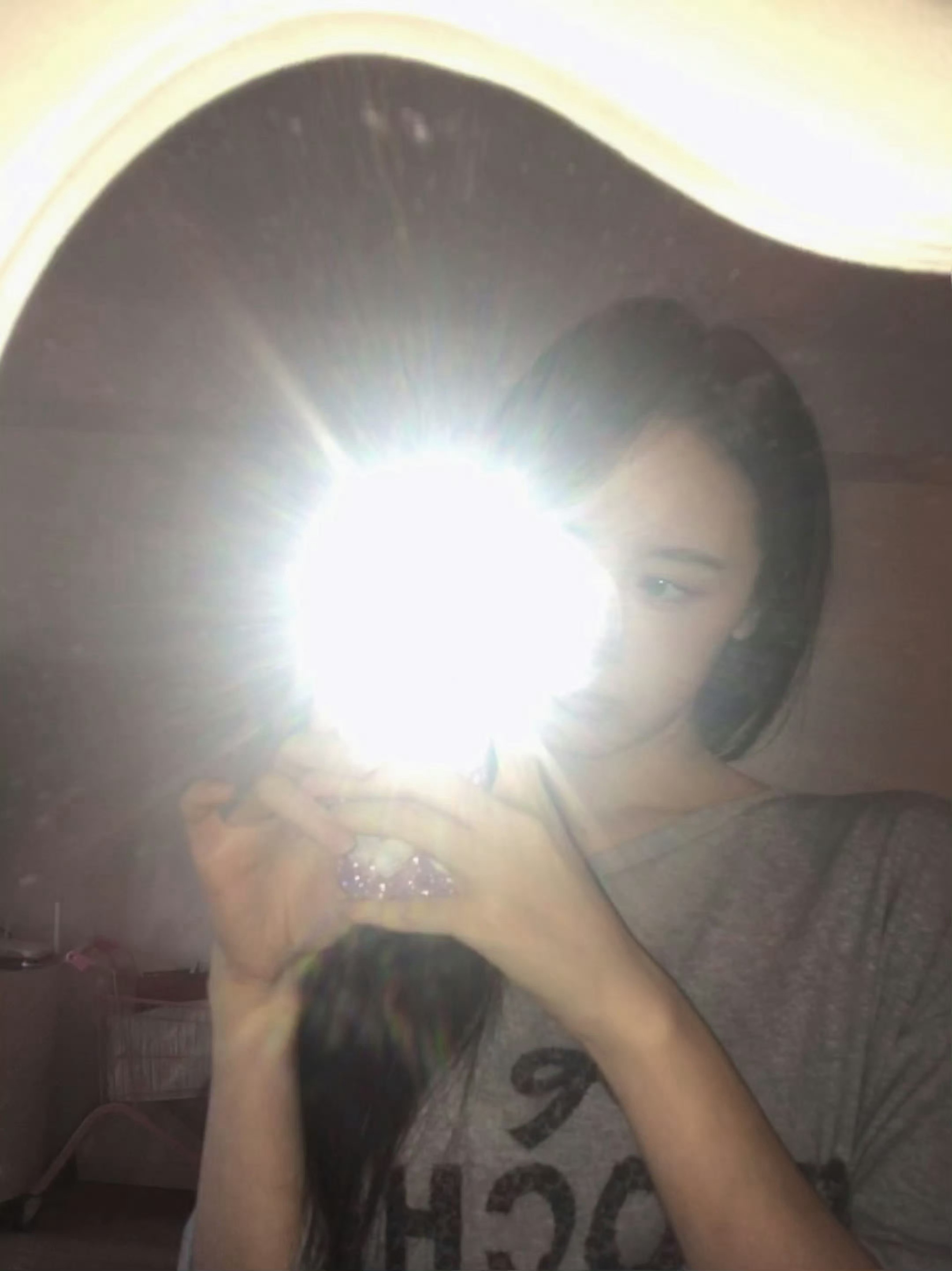 我姐姐真的有在认真搞妆造吗… 别的不说这些照片我仇家都拍不出 究竟是摄影师的锅还