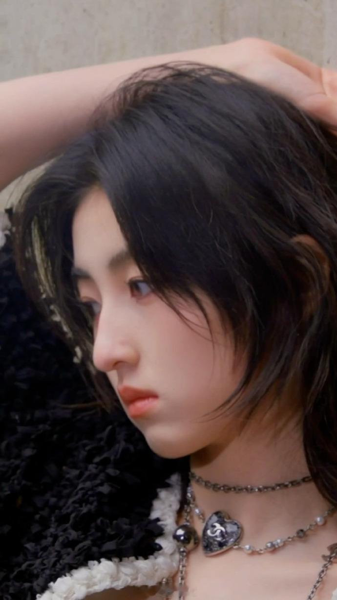 张子枫西湖一遇触碰无界热爱  张子枫拍摄花絮live图  看张子枫的拍摄花絮li