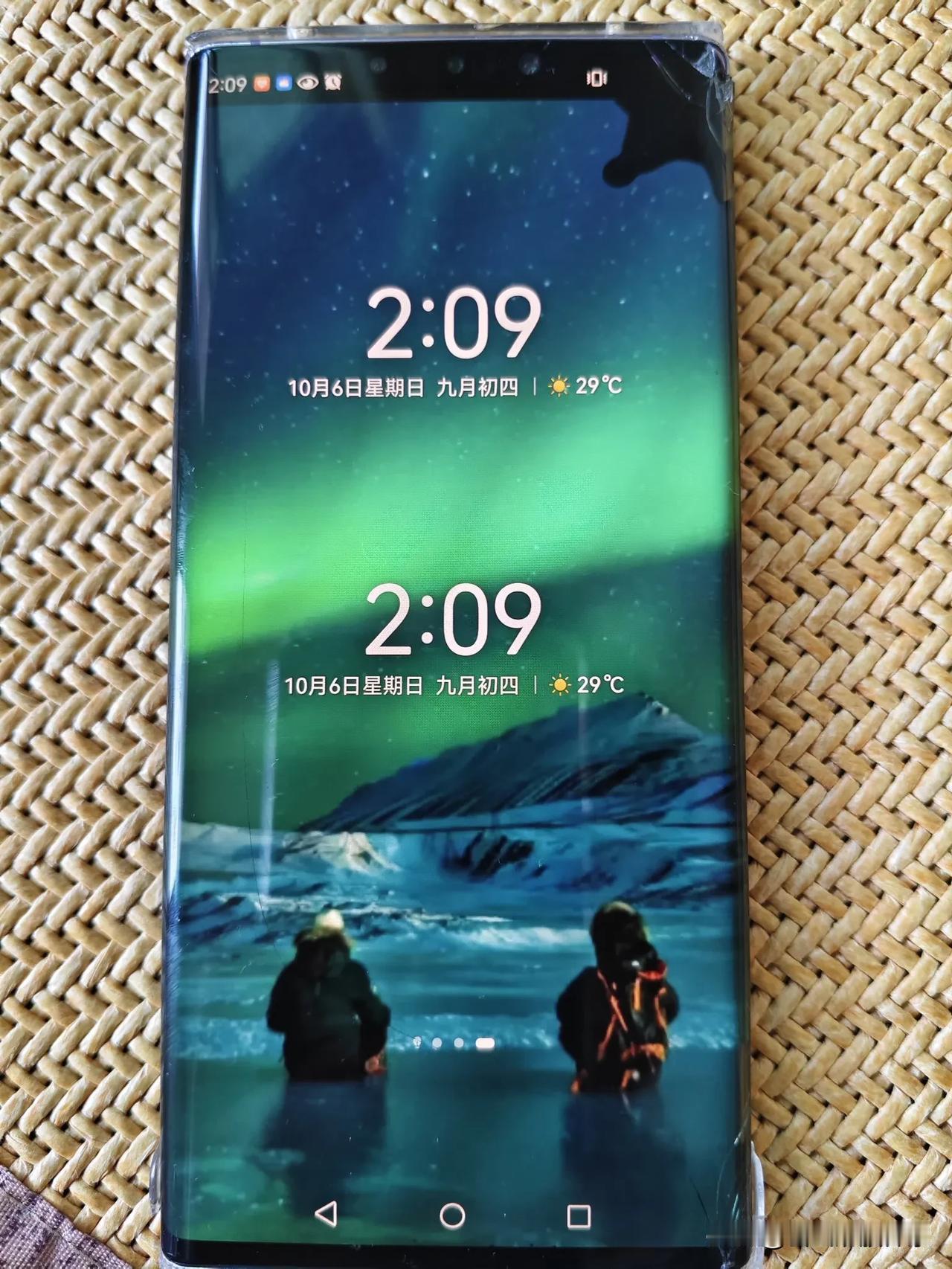 还有在用华为mate30epro的朋友吗？我的手机屏幕坏掉了，不知道换个正版的屏