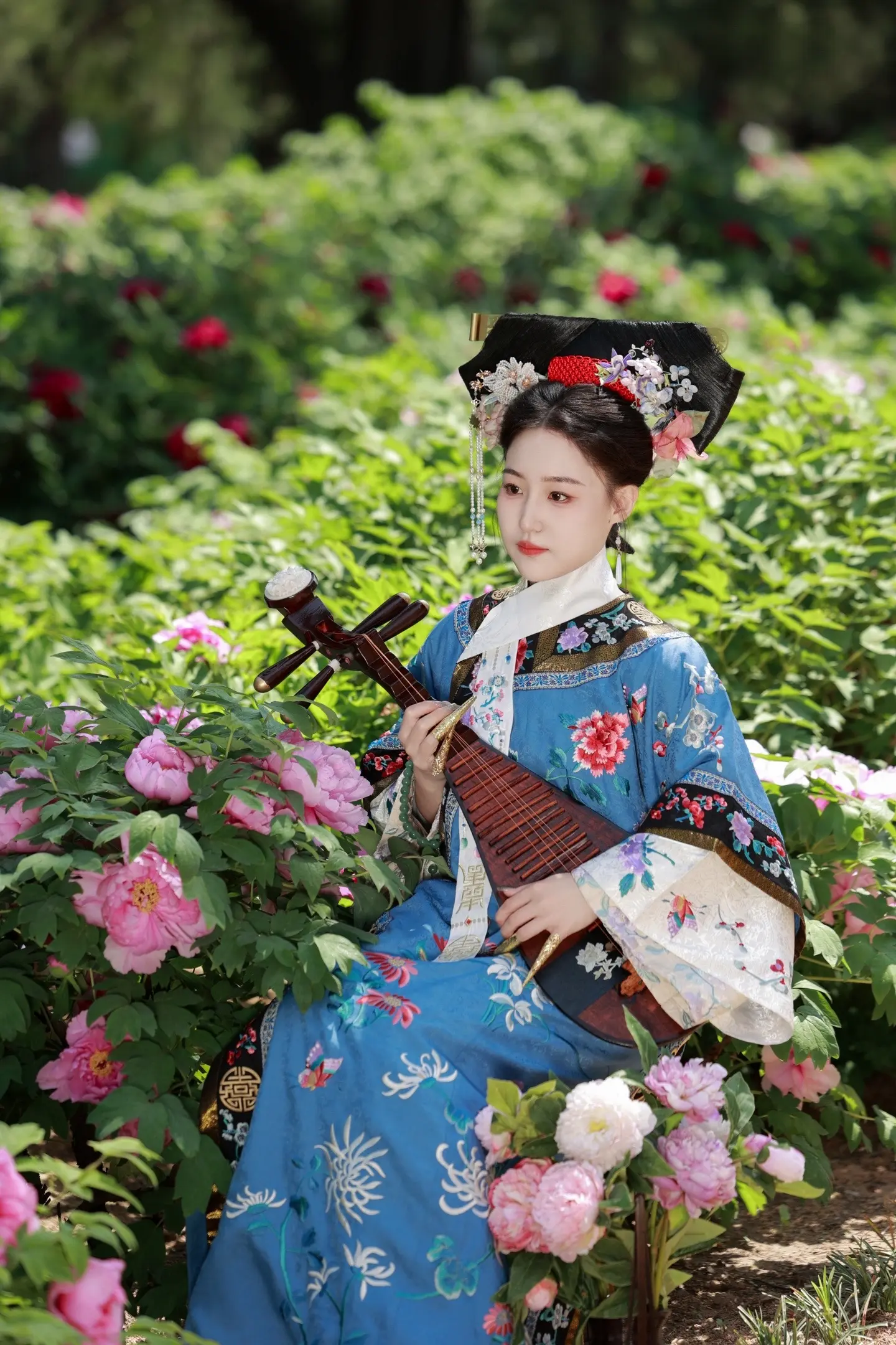 生性不爱笑的美人儿。
