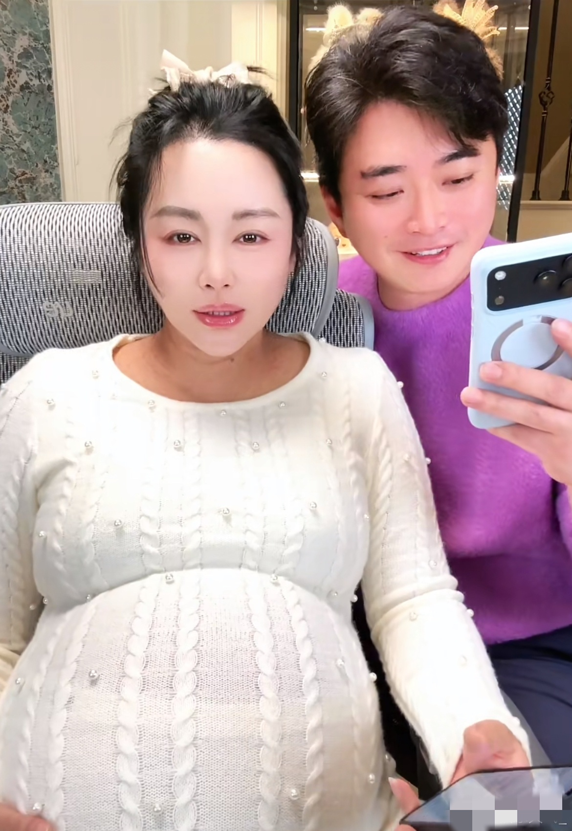 王冕官宣生子41岁演员王冕剖腹产诞下8.5斤男宝！五年九月光阴闯过200针促排、