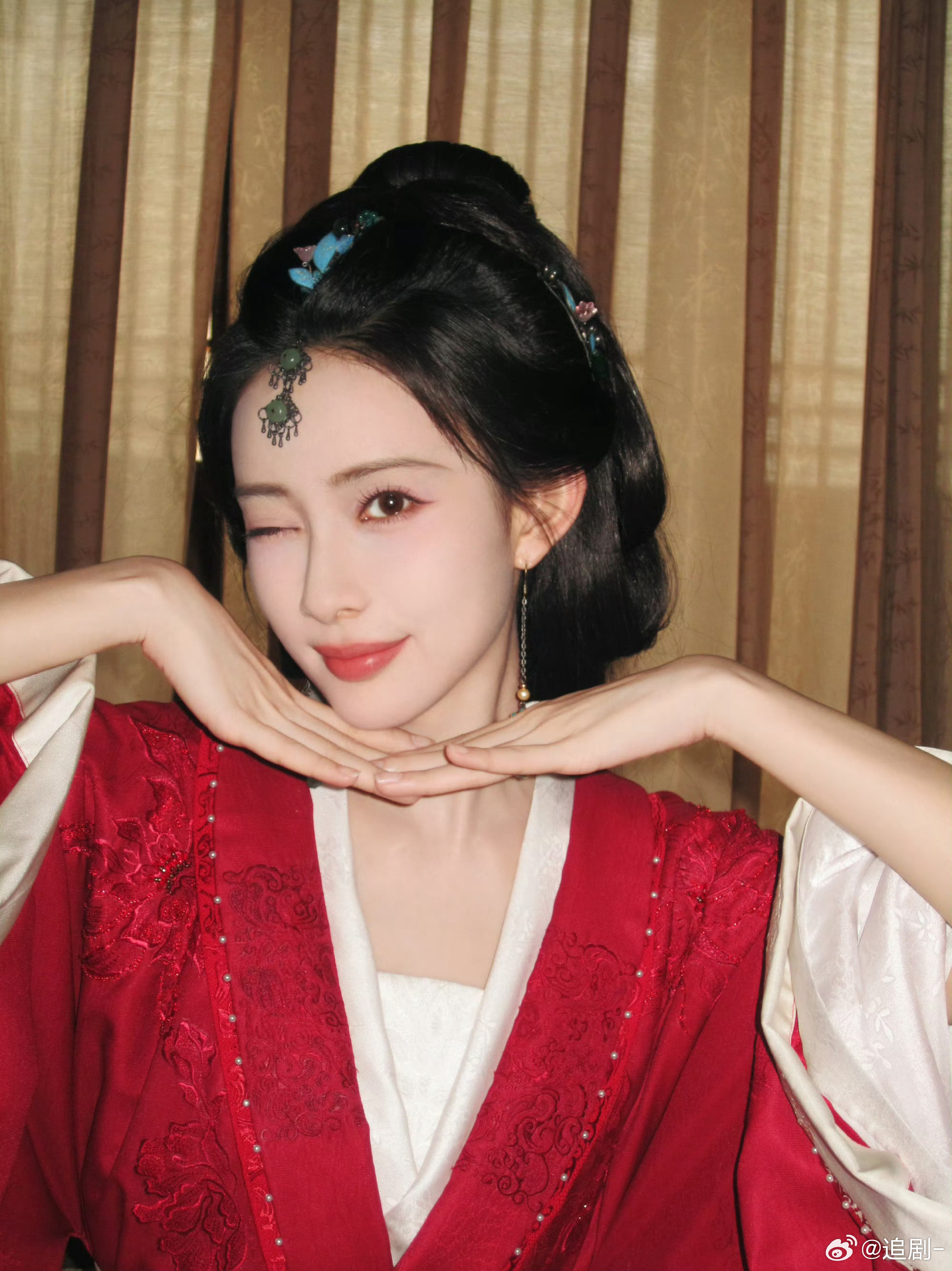 孟子义为了百花杀卷成什么样了面对高强度连轴宣传始终状态在线，严格管理妆容仪态，每