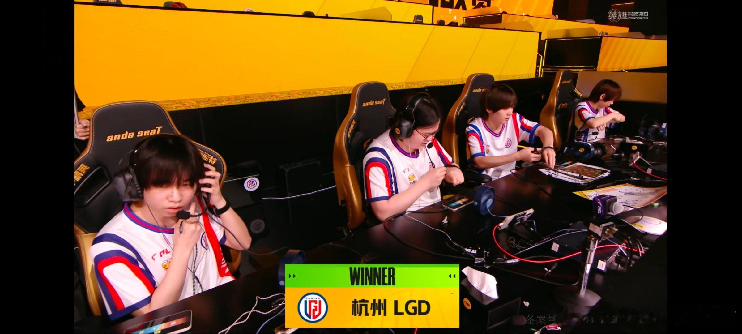 LGD和平精英大家庭歼灭总决赛我们来咯～PEL季后赛第二日LGD晋级歼灭总决赛