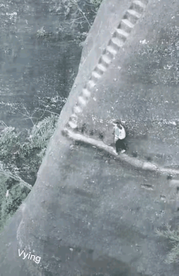高空作业不系安全绳看似胆大洒脱，一次失足就是无法挽回的终身遗憾

高空作业安全警