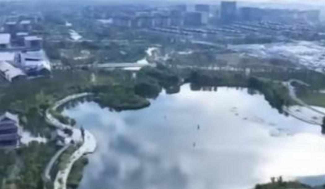 9年前，中国豪掷5100亿，在一片农田上建起一座面积相当于三个纽约市的新城——雄