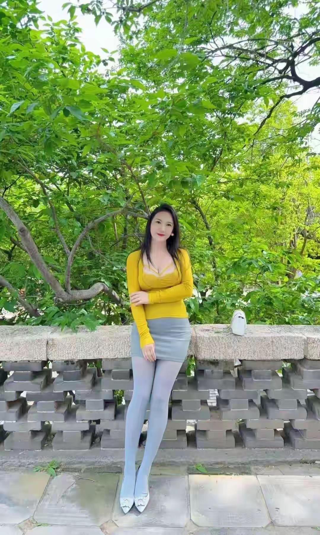 猜猜这位美女的年龄多大？大胆猜！一定要说实话，放心，我不会生气的。