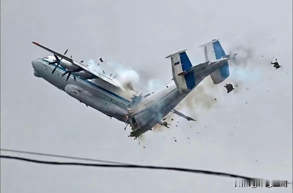 世界唯一最大螺旋浆运输机坠毁，一个帝国的衰落。
12月9日，俄罗斯一架安-22运