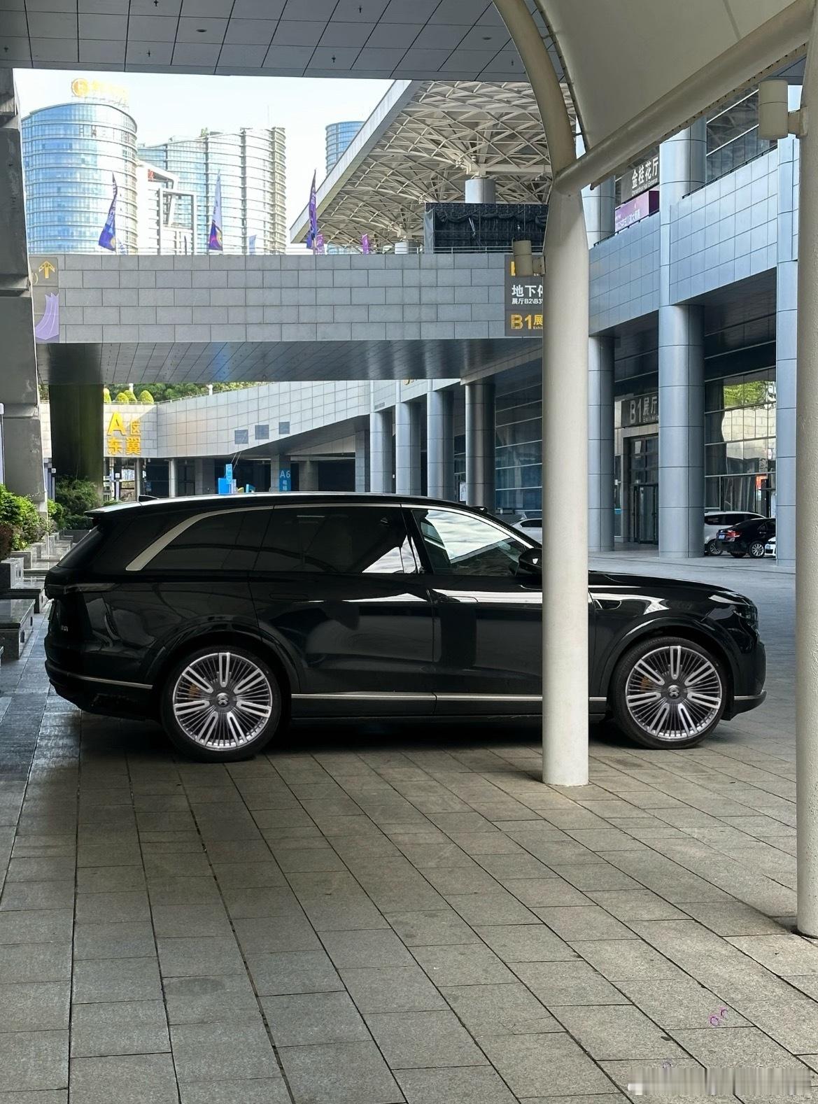 哇哦！这个L90改的眼前一亮！虽然是网友PS的，但ET9的轮毂真的霸气！有车友改