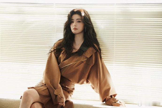 白鹿就这么宠粉 抢红包现场真的太激烈了，一眨眼的功夫就没了。白鹿的宠粉行动总是来