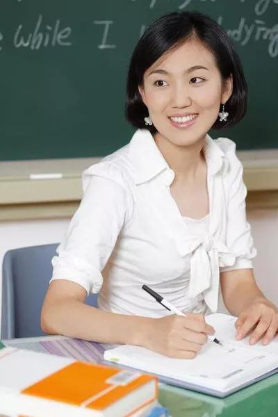 家长突然被老师叫到学校，究竟有多坑人！

例一：我儿子上小学时有次刚开学要交书费
