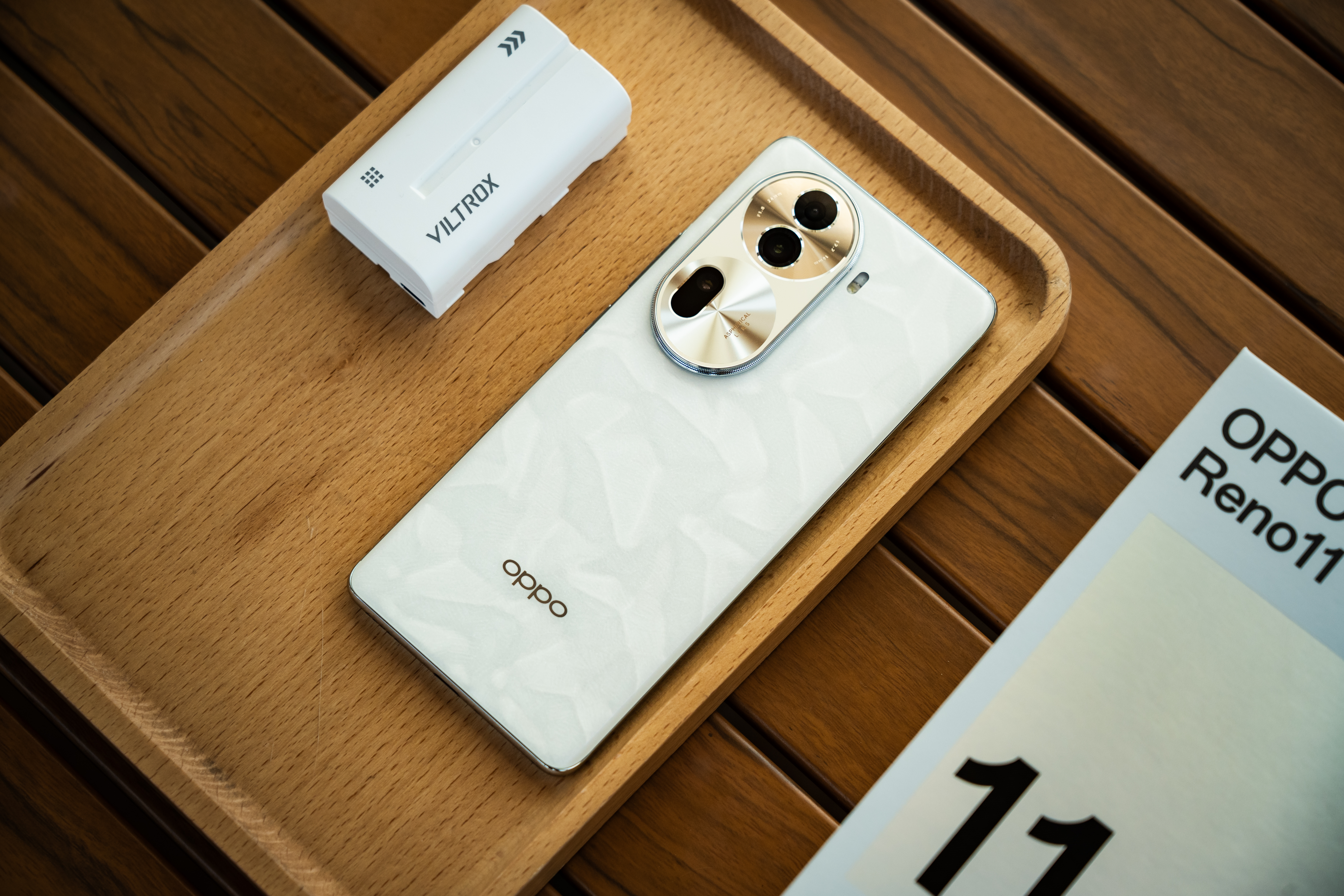 OPPO Reno 11「月光宝石」这次标配的人像镜头，有点东西[666][66
