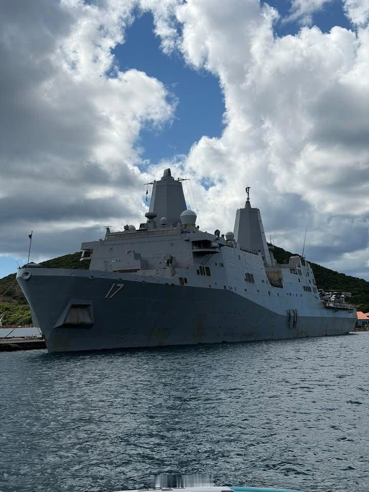 2025 年 11 月 22 日，美国海军圣安东尼奥级 两栖船坞登陆舰“圣安东尼