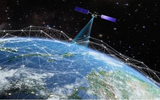 据《南华早报》报道，中国研制出全球首款微波武器，可干扰近地轨道卫星的运行，其中包