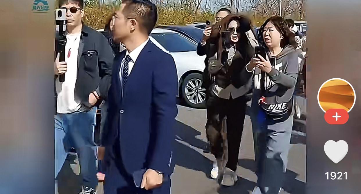 这个案子很难判
我们希望是正当防卫
但是目前的证据给认定带来巨大的困难

当年的