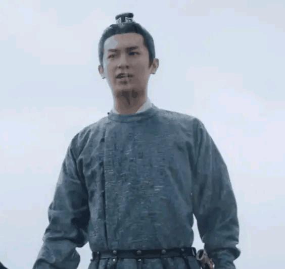 谁能想到，那个在《唐朝诡事录》里耍帅的中郎将卢凌风，背地里竟是个小品演员？
这跨