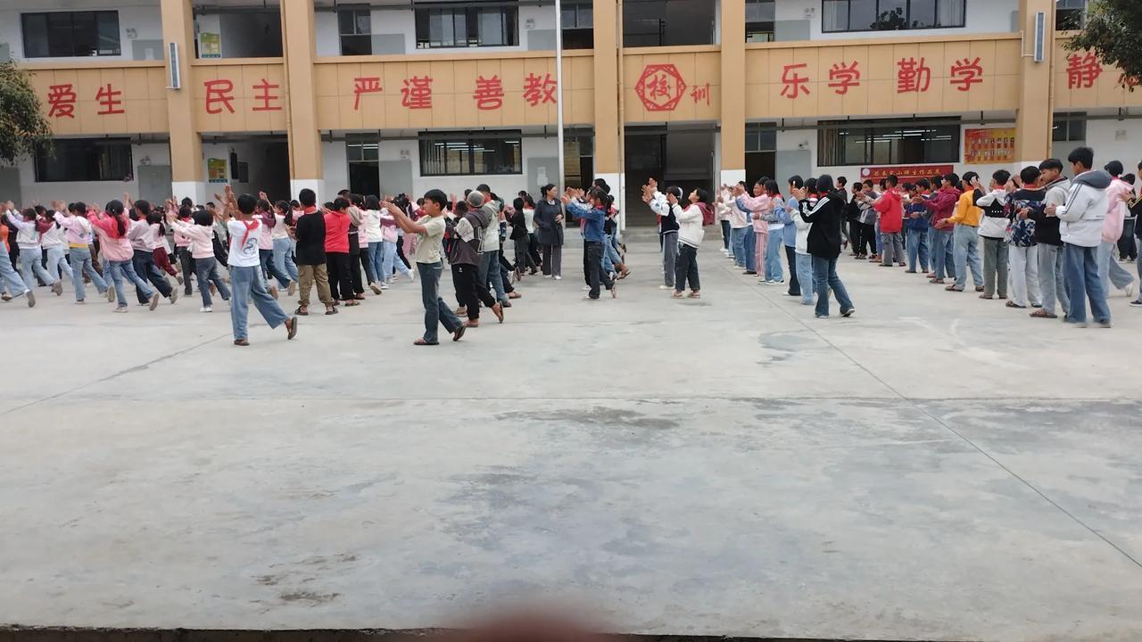 我怀疑以后学生不幸意外，老师得陪人。