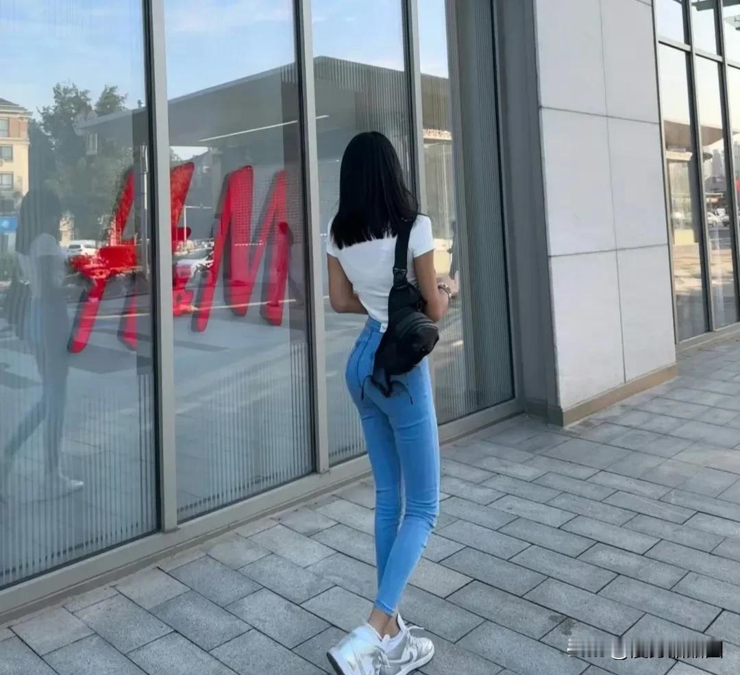 想吃带鱼了，番茄酱的那种，可惜不会做怎么办呢？#长的美身材还好# #小长腿小姐姐