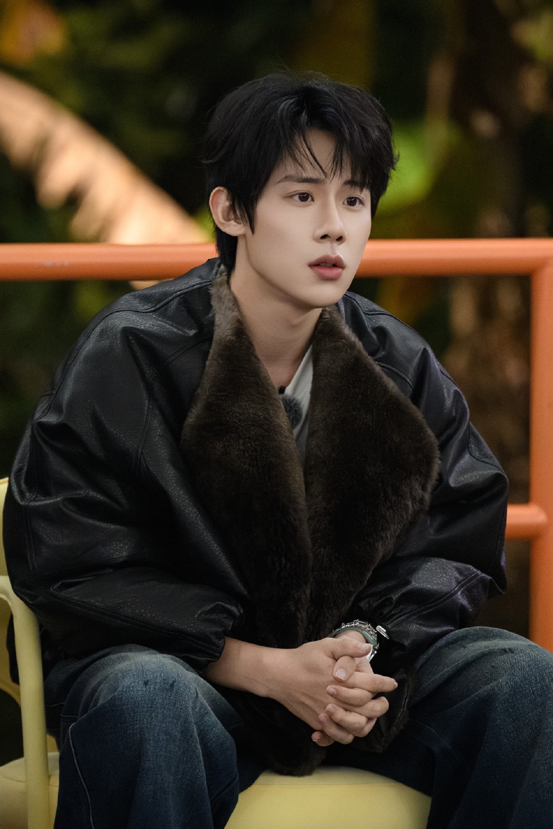 周奇唱的居然是依赖摇周五晚高疯周奇这版依赖摇直接封神！音色干净又温柔，越听越上头