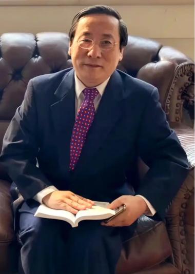高志凯博士这一招，被不少人称为“釜底抽薪”！他曾提出一个大胆设想：在台湾岛东部外