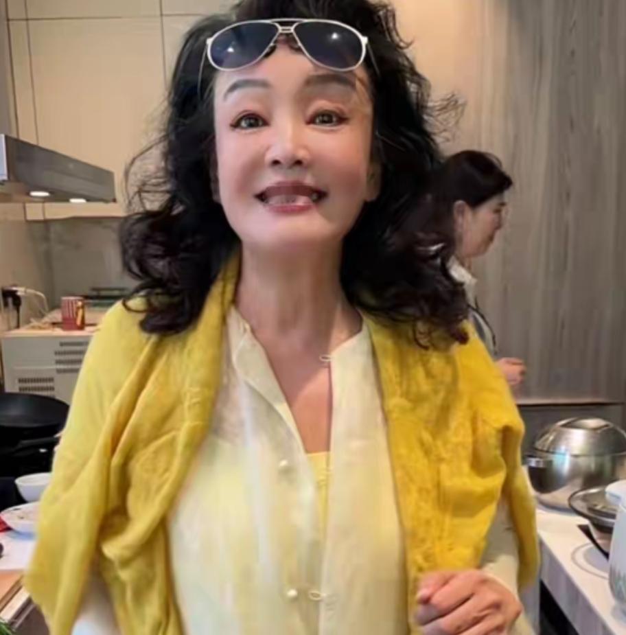 小菲筱梅第一次带小宝到兰姐家吃饺子 兰姐一句话透露箖箖家庭地位
娱乐