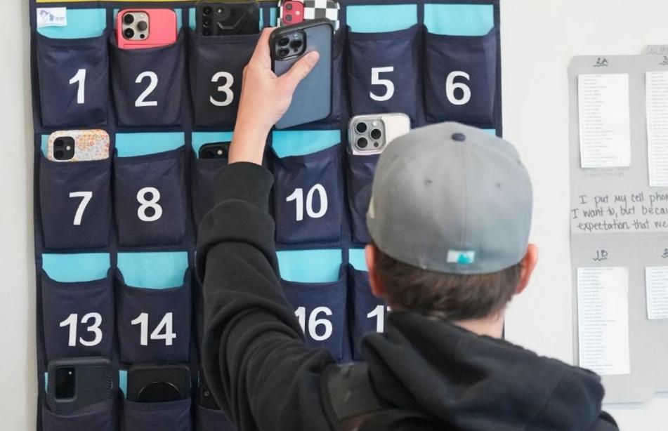 硬核护娃！马来西亚2026年起禁16岁以下用社交媒体，身份证核验年龄
 
11月