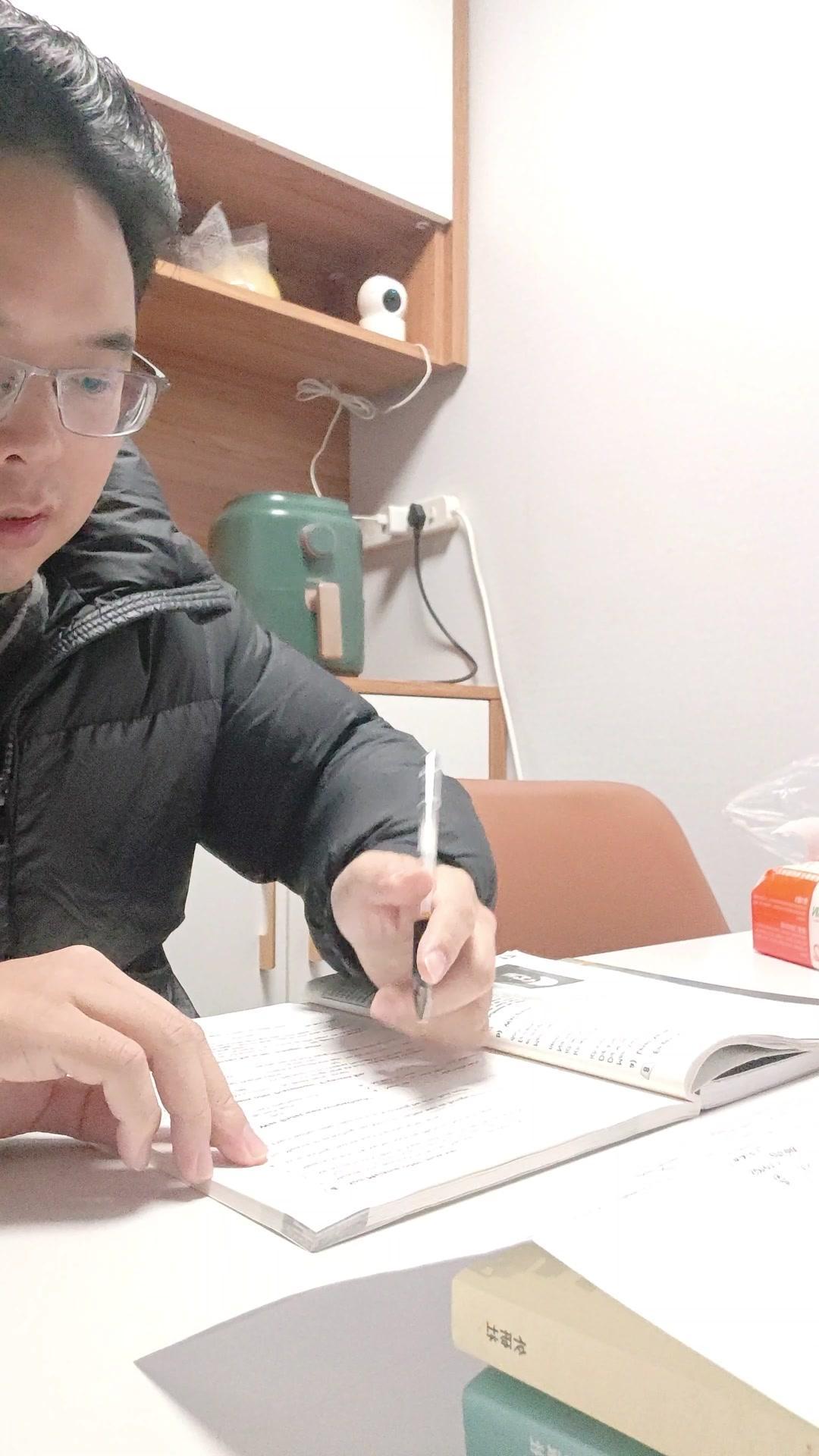 每天下班雷打不动学2小时，从单词到语法，进度缓慢但从没断过。德语发音真的太难了，