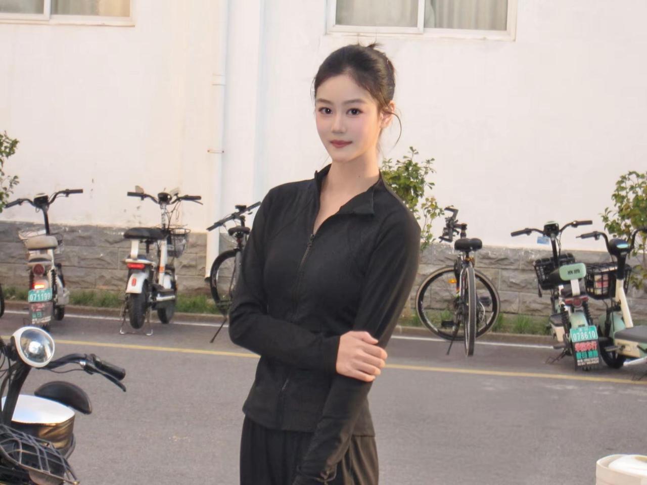 青春是人生的底色女大学生 青春