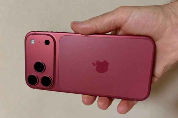 【iPhone18Pro苹果史上最大电池】苹果史上最大电池 7月4日，iPhon