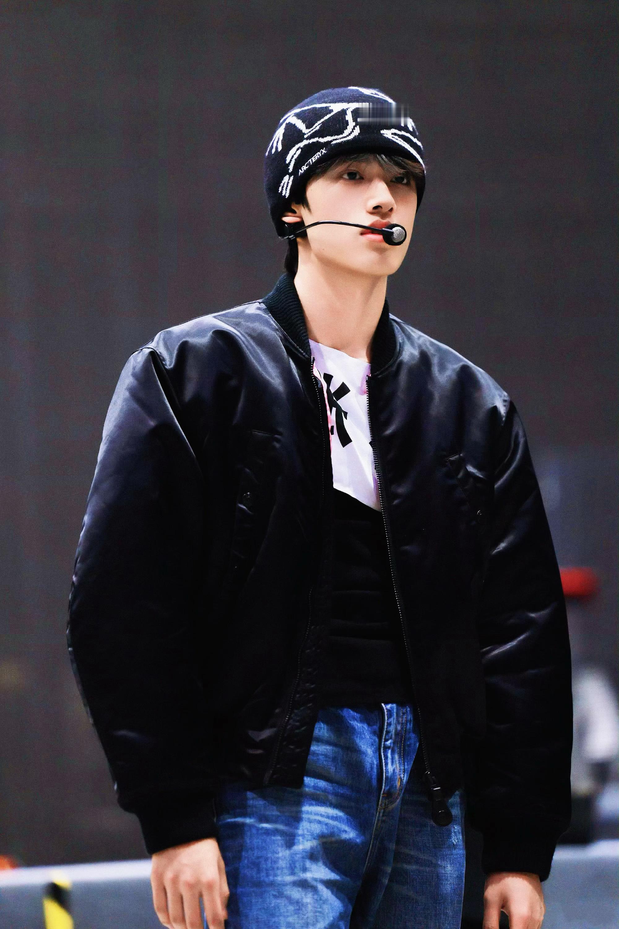 荣耀之战演唱会彩排花絮，张极不愧是门面担当，这张脸什么风格都能轻松驾驭❗️