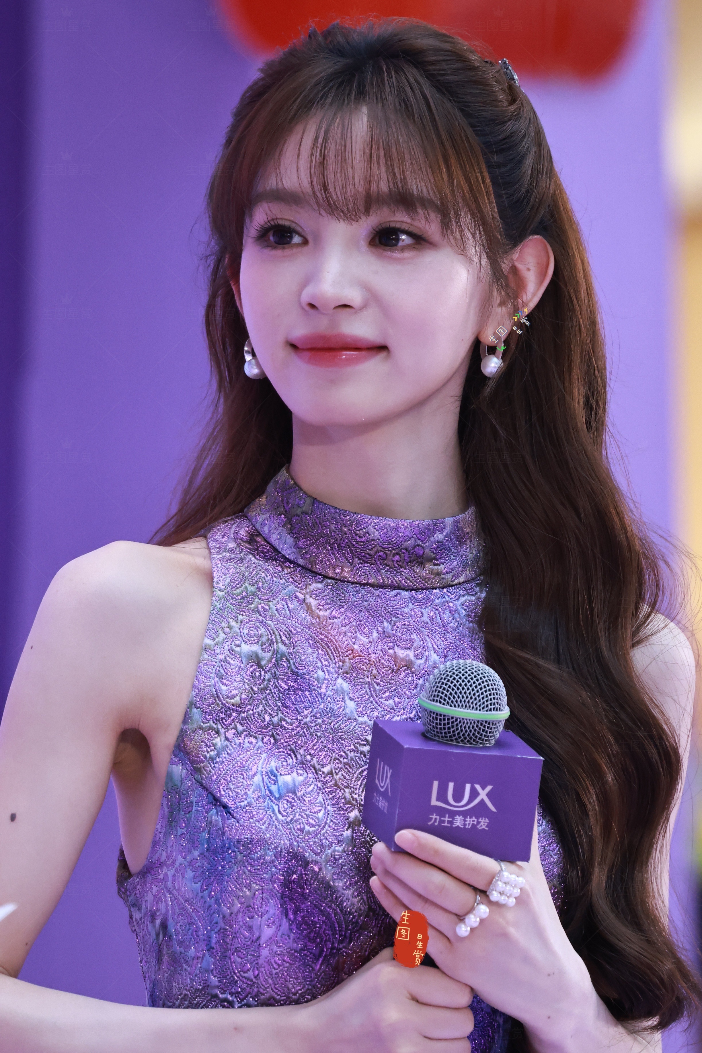 紫色仙子田曦薇，公主驾到武汉💜今天武汉力士站台生图掉落田曦薇挽剑花