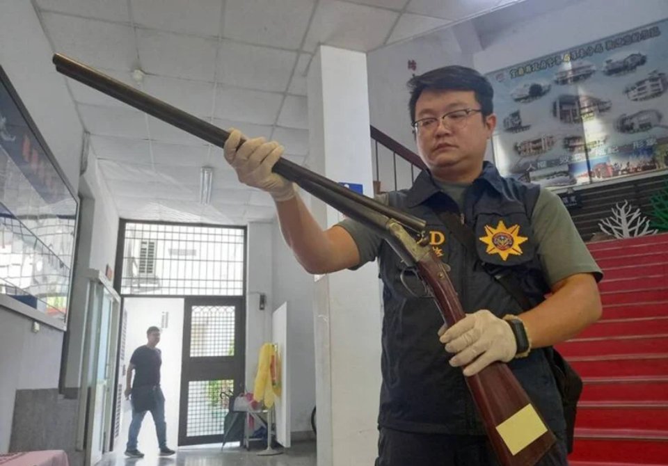 台湾92岁老人怀疑77岁妻子有外遇将其击伤台湾宜兰县冬山乡发生一起枪击事件，一名