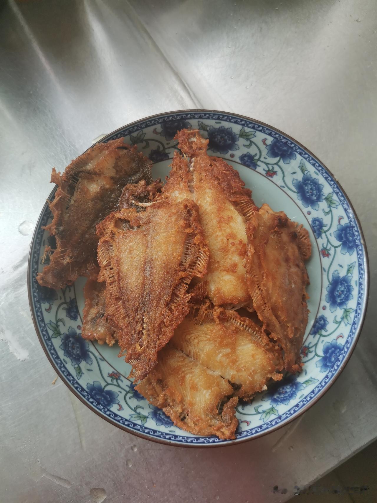 住在青岛最享福的就是靠海吃海，想吃海鲜下楼赶早市就行。老伴一早奔赴四方海泊河早市