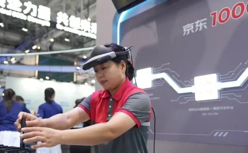 好消息啊，WRC现场直击！把家务现场变成Al数据工厂，某东亮云亮相2026世界机