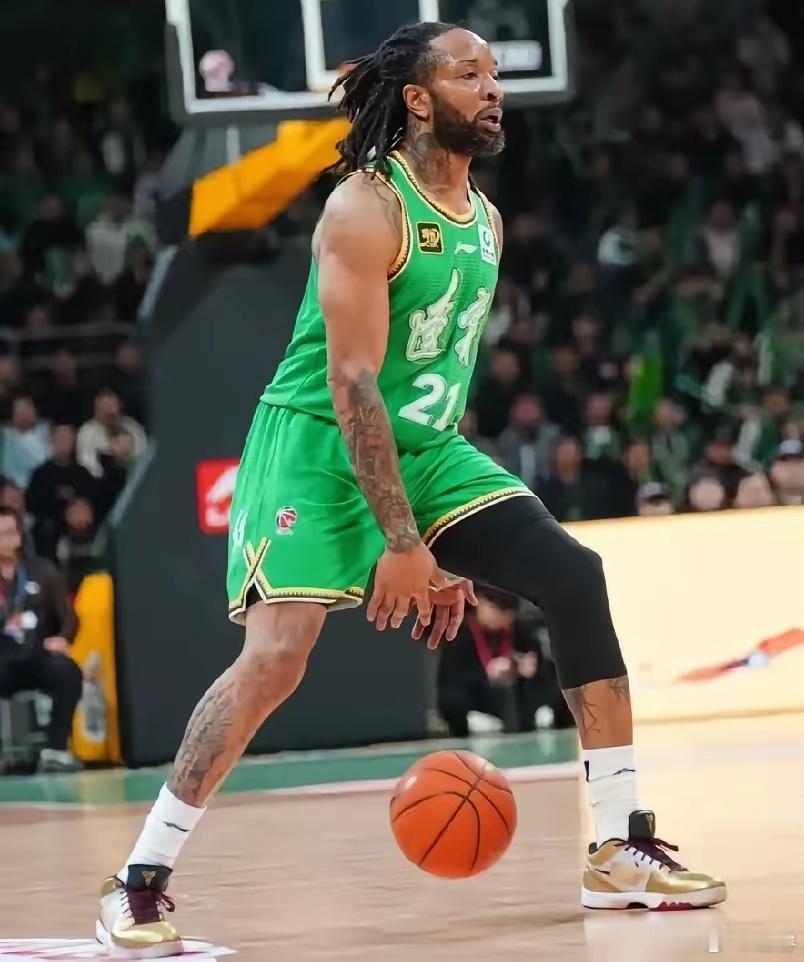 让强点发挥和限制对方强点，绝大多数篮球比赛胜负手都落子于这两点。虽然辽宁队今晚输