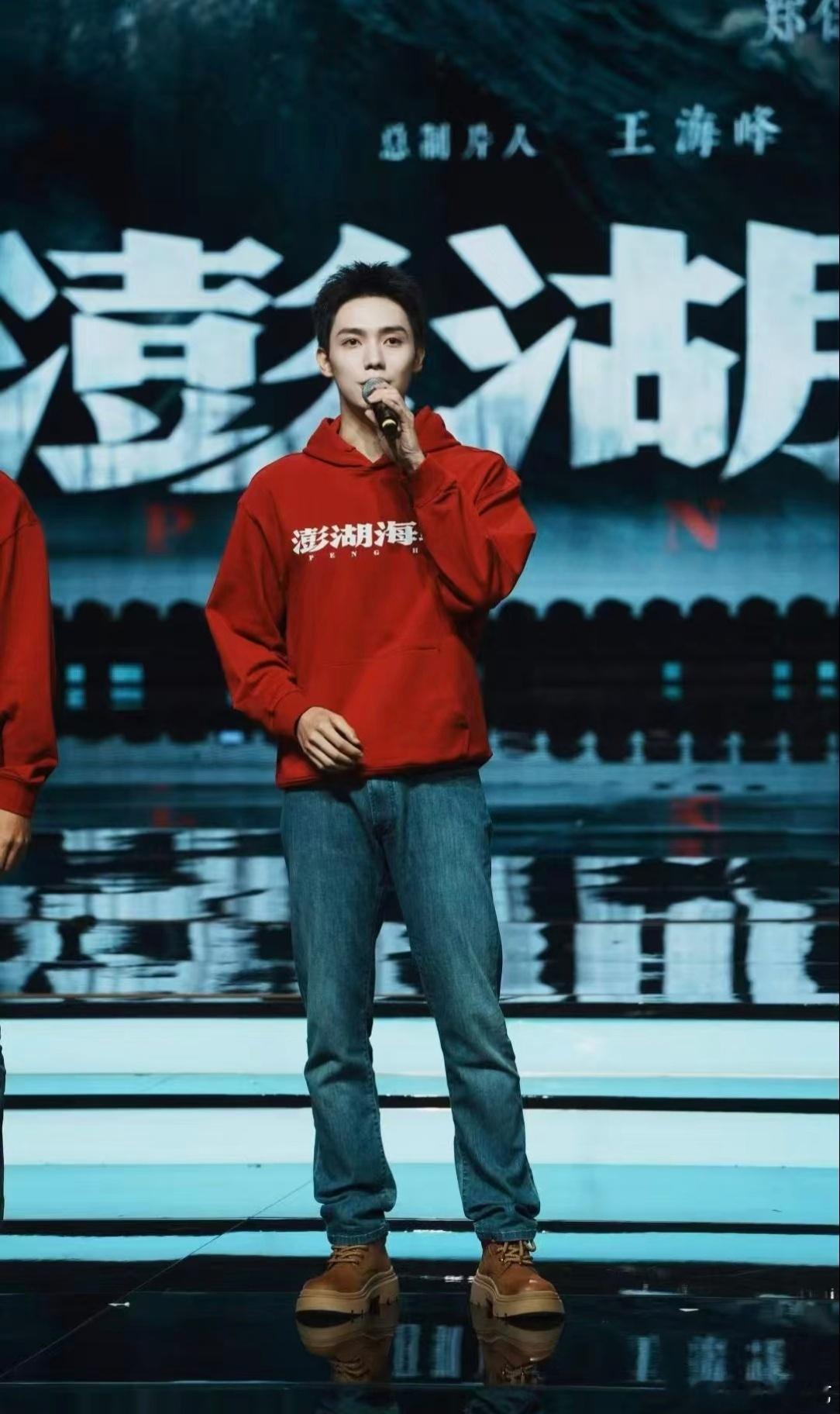 简直就是忍不住感叹一下罗一舟来金鸡炸场子来啦，《澎湖》歌曲的演唱充满的力量感，也