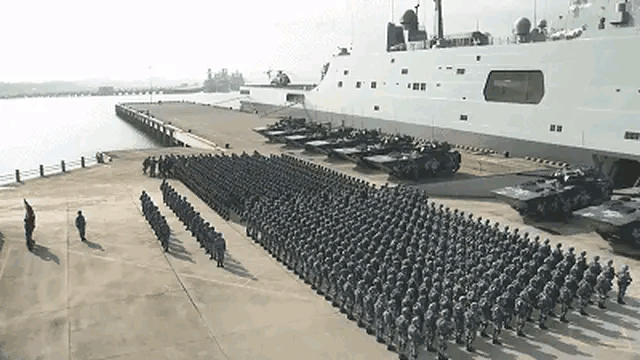 中国海军83舰编队日前抵达柬埔寨，开始对为期4天的访问。但美国媒体却借机搞事，炒