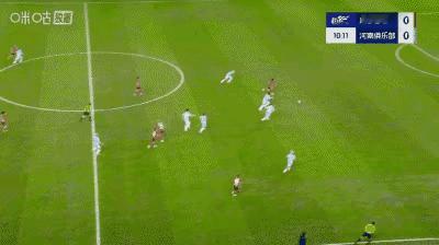 胡荷韬的这个单刀没有进太可惜了！胡荷韬状态回升啦！10分钟利用速速获得单刀，一直