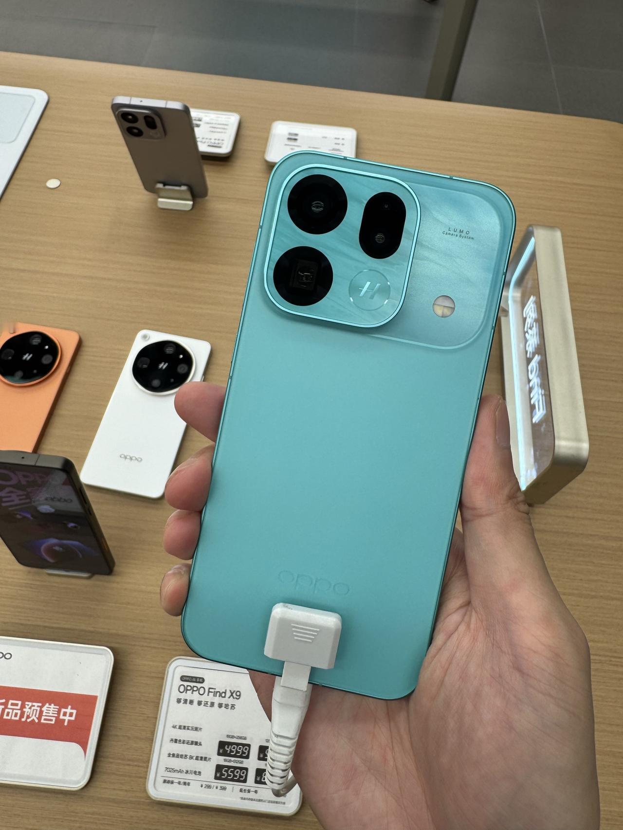 小尺寸影像旗舰，OPPO Find X9s Pro上手感觉真的舒服，主打色“乘风